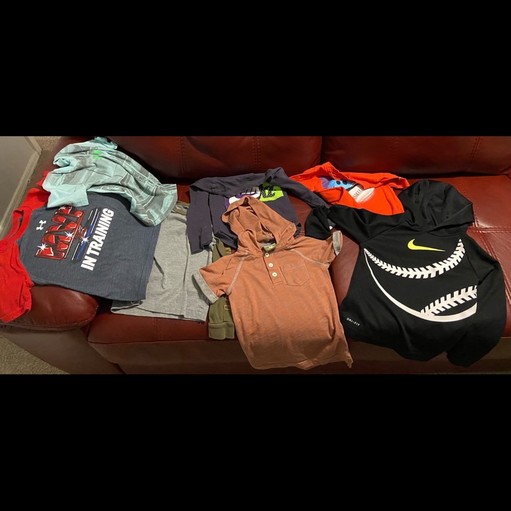 Boys clothing sizes 4/4T.  7 pieces / many brands.